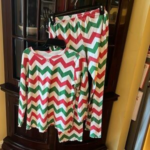 Sara's Prints Chevron Style Ruffle Top & Pants Holidays Pajama Set. Size 14.